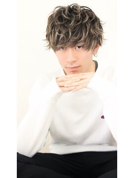 アイズ ヘアー メイク(I's hair make) メンズ×ハイライト×マッシュベース