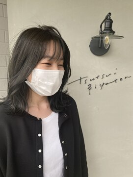ツツイ(tsutsui) 顔まわりレイヤー×オリーブグレー