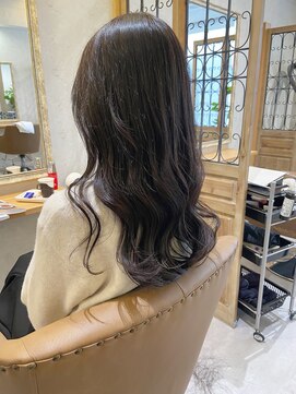 ベティバイシェーン(Betty by schon) レイヤーカット/ダークアッシュ