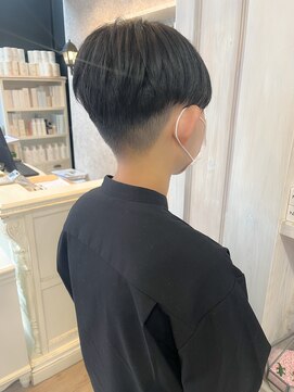 キャアリー(Caary) 福山人気caary刈り上げショートセンターパート前髪大人ショート