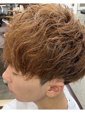 ルーダス 新保店(Rudus) ナチュラルカラー×緩めスパイラルパーマスタイル