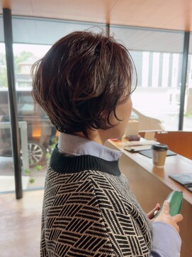 ゴットイール(GOTTO eel) くせをいかしたショートボブ