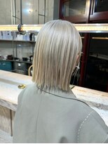 ヲタク(wotaku.)&nbsp;シルバーグレーホワイトグレージュハイトーンカラー外はねボブ