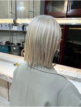 ヲタク(wotaku.) シルバーグレーホワイトグレージュハイトーンカラー外はねボブ