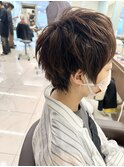 くせ毛をいかしたメンズライクなショートスタイル