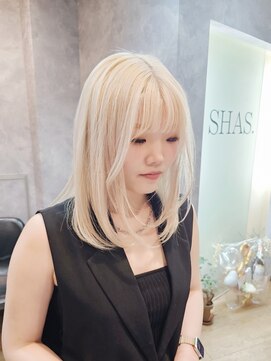 シャス(SHAS.) 【ホワイトブロンド】顔周りレイヤー韓国ヘア