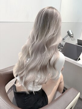 サロウィン 高崎(SALOWIN) ホワイトバレイヤージュ