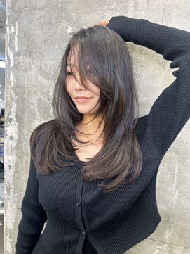 キング 心斎橋店(K!ng) ハイライトカラーミルクティーベージュレイヤーカットオルチャン