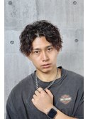 センターパートで魅せる、大人の色気