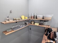エカム(e-kam)の雰囲気（お茶、コーヒーを作るカフェスペースもあります◎）