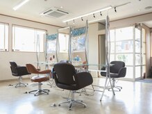 アレックス フェリークの雰囲気(明るく広々とした店内です◎)
