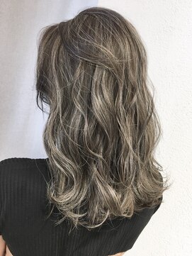 オリ(‘Oli) ハイライト＿プラチナグレイジュ