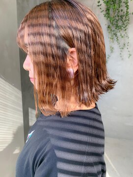 テトヘアー(teto hair) 切りっぱなしボブ、アッシュブラウン、外ハネボブ