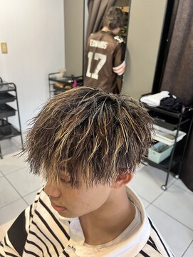 アイズ 海老名(AIZU) メンズマッシュ　メンズハイライト　金メッシュ　メンズカラー