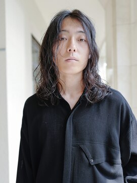 オーオ シカシカ(OOO YY) 抜け感のある縦に落ちるリラックスパーマ