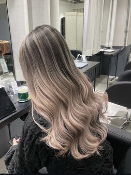 シエラ 南船場(CIERA.) グラデーションカラーバレイヤージュアッシュグレーボブウルフ