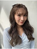 オリーブベージュ
