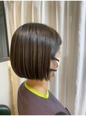 暗めカラー×ミニボブ