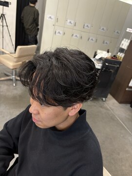 バース バイ ハピネス(BIRTH by happiness) フェザーパーマ/センターパート/ニュアンスパーマ