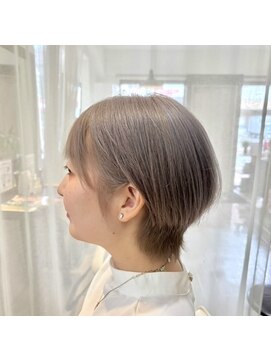 ベルナ(BeLuna) ブリーチ/くびれショート/ハイトーン/グレーベージュ/熊谷寛大