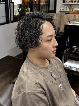 バタクラン(BATACLAN) ツイストスパイラル/ハイライト/ブリーチ/メンズカット/眉毛