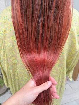 オレンジピンクのロングヘア