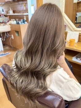 カラー&グリーン 坂下店 ヘアーサロンの写真/【渋川市渋川】癒し×疲労緩和◎マッサージをしながら頭皮をキレイにすることで頭皮の健康をサポート*