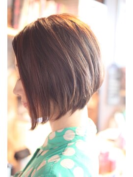 オーバーキャプテンネイキッド(OVER CAPTAIN NAKED) 秋の前下がりモードボブ(前下がりショート)