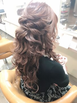 マジックマッシュ(Magic Mush) ツイストナチュラルハーフアップ♪