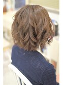 片サイド編み込みのダウンアレンジ
