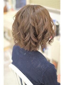 リサ 恵比寿(risa.) 片サイド編み込みのダウンアレンジ