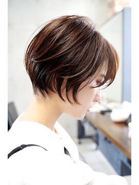 ザシー オモテサンドウ(The C) 20代30代40代ナチュラル大人可愛いレイヤースタイル