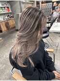 レイヤーボブハイライトブリーチレイヤーハイトーングレージュ