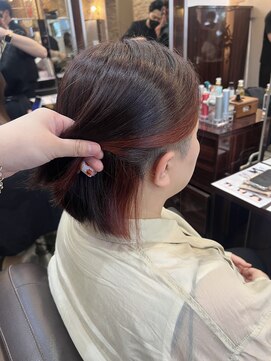 キャラ 池袋本店(CHARA) 白髪ぼかしインナーカラー/ツーブロックボブ/インナーツーブロ