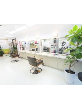 少人数サロンだからお客様のお悩みに親身に寄り添い、理想のStyleへ導く♪髪のお悩みもご相談ください◎