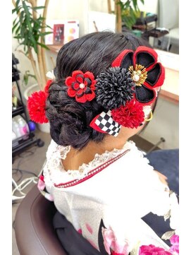 ビューティ堀出南松原本店 クルール 編み込みシニヨン