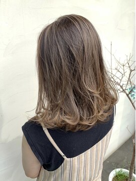 ロダット 横浜(LODAT by little) バレイヤージュ×フォギーベージュ【LODAT横浜】