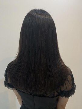 エスカーラ 表参道(THE ESCALA) オリーブアッシュ&髪質改善トリートメント【タビラマユミ】