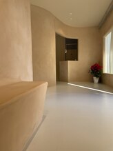 “elmのおすすめ” 「ケアカラー」×「艶トリートメント」 実力サロンとして支持を獲得し続けるには理由。