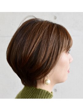 フロラクロマ 上通NEWS裏(FLORACHROMA) ４０代５０代◎ 女性らしさのあるショートヘア
