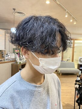 トレヴァーデルチザン(TREVOR DE'RTISAN) 波打ちパーマ