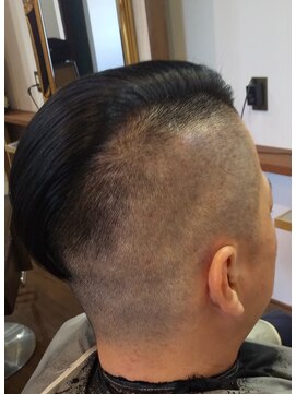 ディストーション(DISTORTION) シンサイ　（刈上げスタイル）