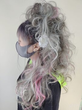 ウィット アンド ラファム Wit &La Famme ギャル健在の盛り髪アップ