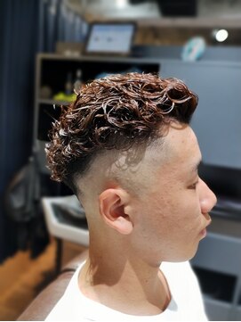 トレバー(Trever) ハードパーマ×スキンフェード