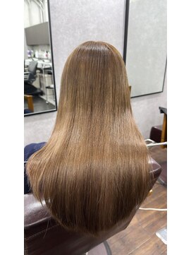 イリ 大阪(ili) ハイライトカラー/ミルクティーベージュ/レイヤーカット