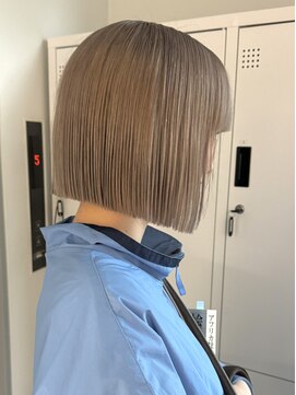 ラフ 新宿(Laff) 大人ボブ 切りっぱなしボブ ミルクティーカラー 髪質改善