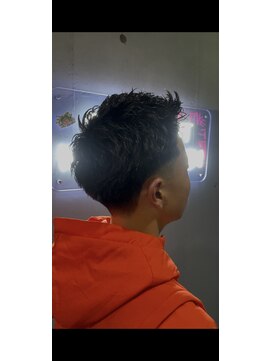 チルチェア 池袋(CHILL CHAIR) スパイキーショート×テーパーフェード