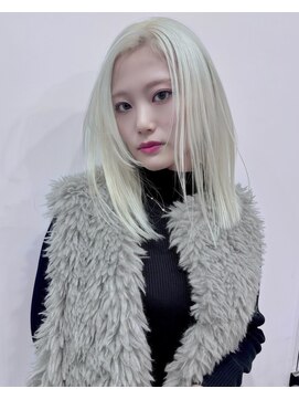 ホワイトブロンド/グレージュ/白髪ぼかし