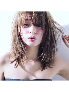 ベル 銀座並木通り店(Belle) フェミニンレイヤースタイル×グレージュカラー