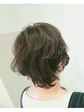 エイム(AIM) パーマ風くせ毛ショート